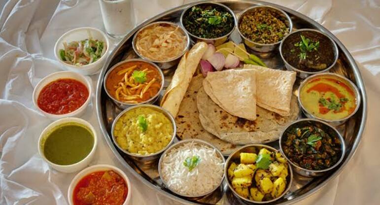 Pramukh Kathiyawadi Kitchen Rakhial Ahmedabad